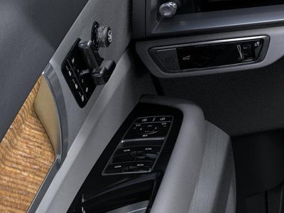 2027 Cadillac VISTIQ AWD 4dr Luxury