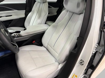 2024 Cadillac LYRIQ 4dr Luxury w/1SD