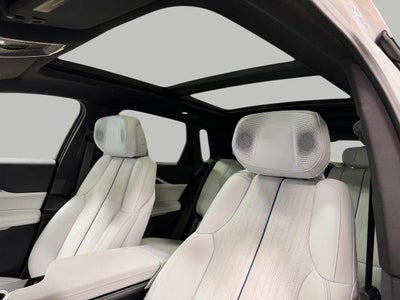 2024 Cadillac LYRIQ 4dr Luxury w/1SD