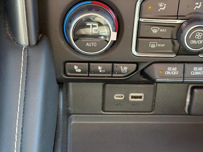 2022 Chevrolet Suburban 4WD 4dr Premier