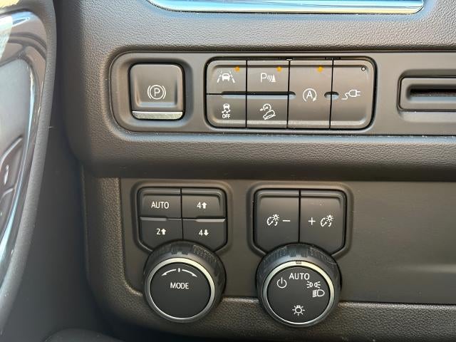 2022 Chevrolet Suburban 4WD 4dr Premier