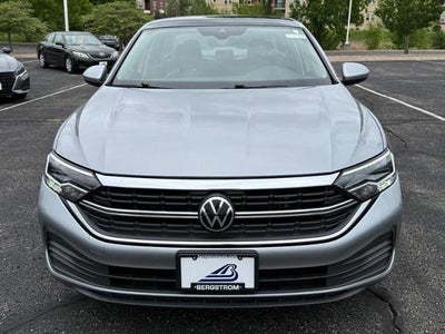 2022 Volkswagen Jetta SE Auto