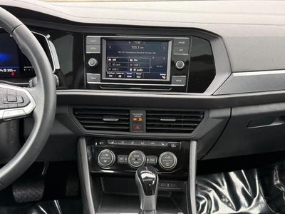 2022 Volkswagen Jetta SE Auto