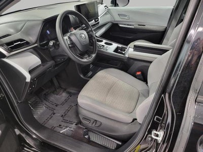 2025 Toyota Sienna LE FWD 8-Passenger
