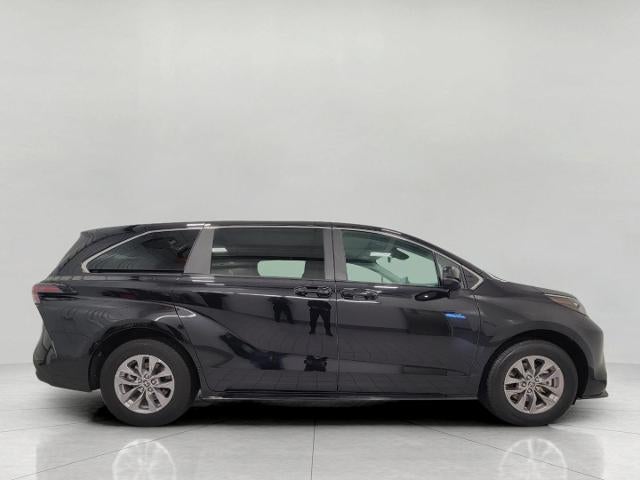 2025 Toyota Sienna LE FWD 8-Passenger