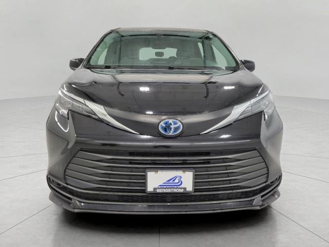 2025 Toyota Sienna LE FWD 8-Passenger