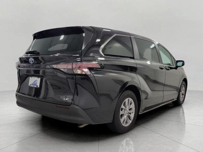 2025 Toyota Sienna LE FWD 8-Passenger
