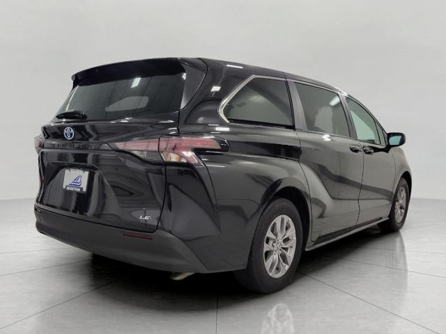 2025 Toyota Sienna LE FWD 8-Passenger