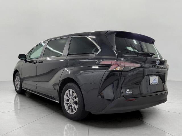 2025 Toyota Sienna LE FWD 8-Passenger