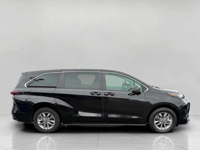 2025 Toyota Sienna LE FWD 8-Passenger