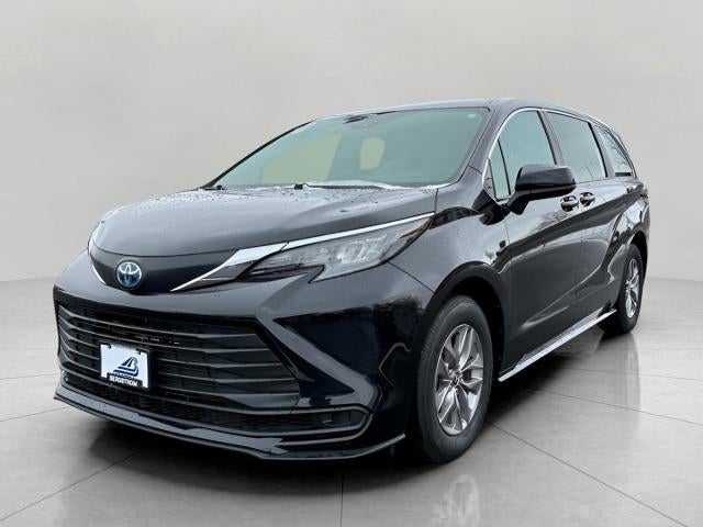 2025 Toyota Sienna LE FWD 8-Passenger