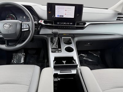 2025 Toyota Sienna LE FWD 8-Passenger