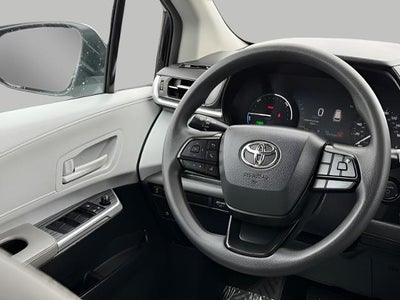 2025 Toyota Sienna LE FWD 8-Passenger