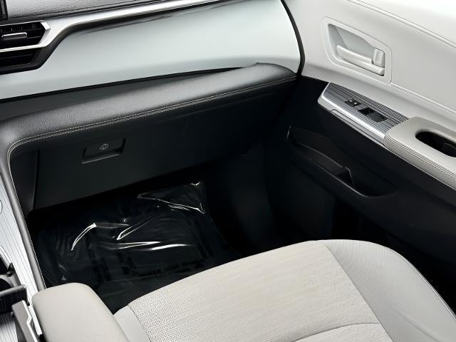2025 Toyota Sienna LE FWD 8-Passenger