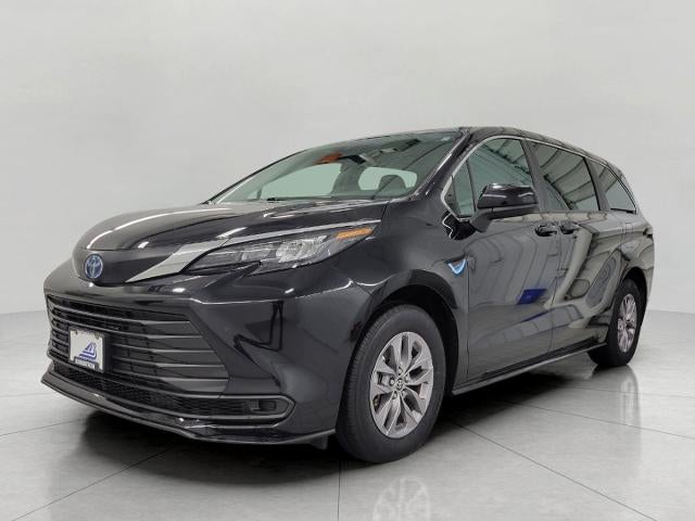 2025 Toyota Sienna LE FWD 8-Passenger