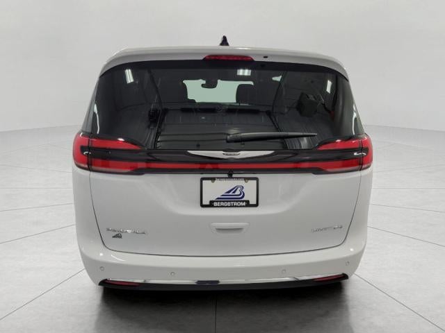2026 Chrysler Pacifica Limited FWD