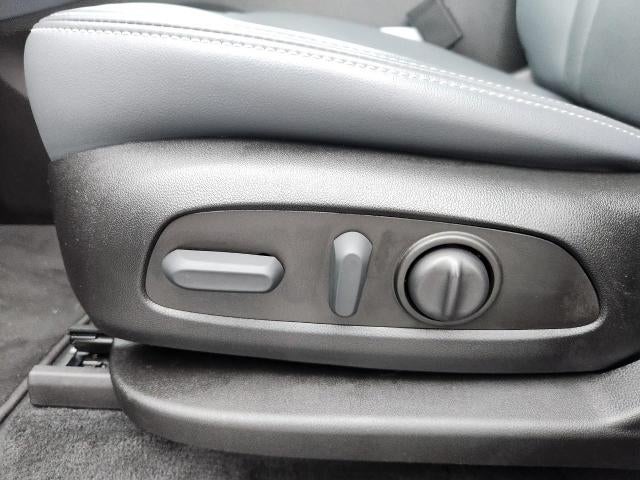 2023 Buick Enclave AWD 4DR ESSENCE **GARAGE DOOR TRANSMITTER**HEATED FRONT SEATS**DUAL ZONE CLIMATE CONTROL**