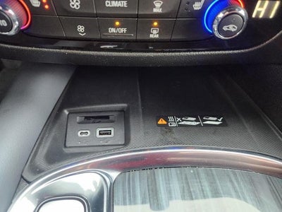 2023 Buick Enclave AWD 4DR ESSENCE **GARAGE DOOR TRANSMITTER**HEATED FRONT SEATS**DUAL ZONE CLIMATE CONTROL**