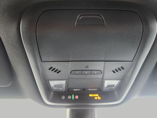 2023 Buick Enclave AWD 4DR ESSENCE **GARAGE DOOR TRANSMITTER**HEATED FRONT SEATS**DUAL ZONE CLIMATE CONTROL**