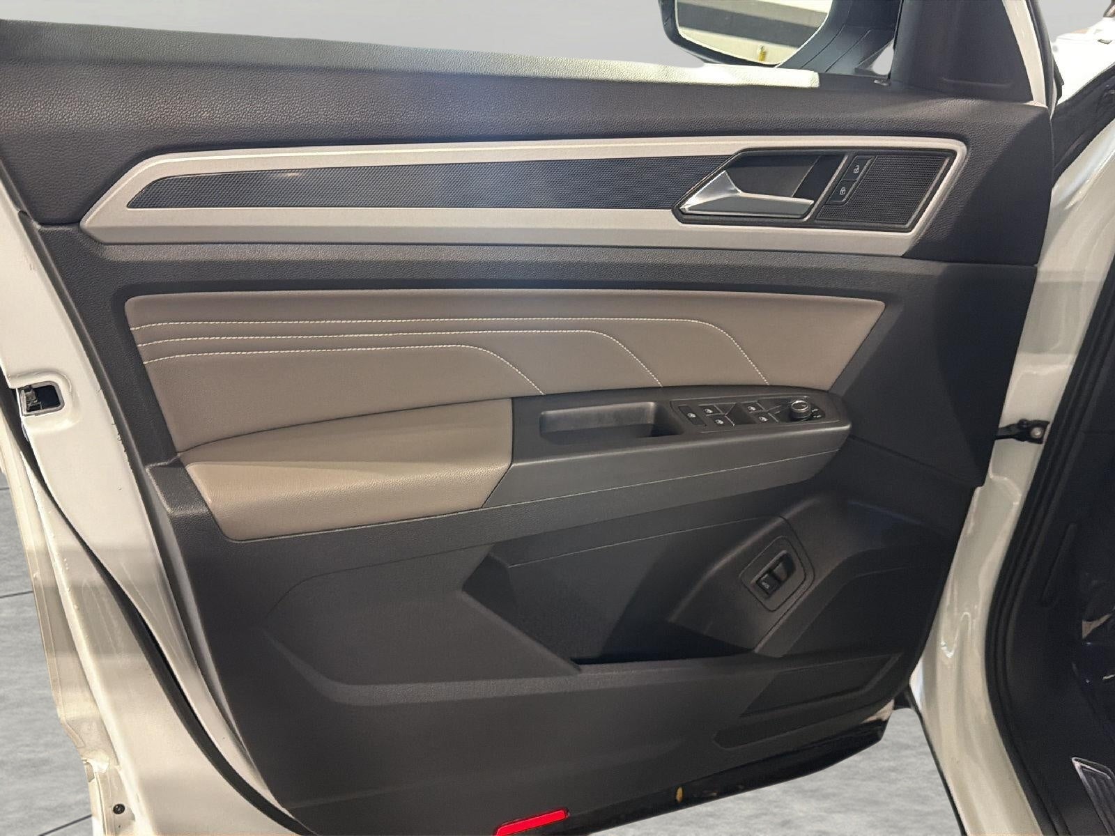 2023 Volkswagen Atlas Cross Sport 2.0T SEL R-Line Black 4MOTION