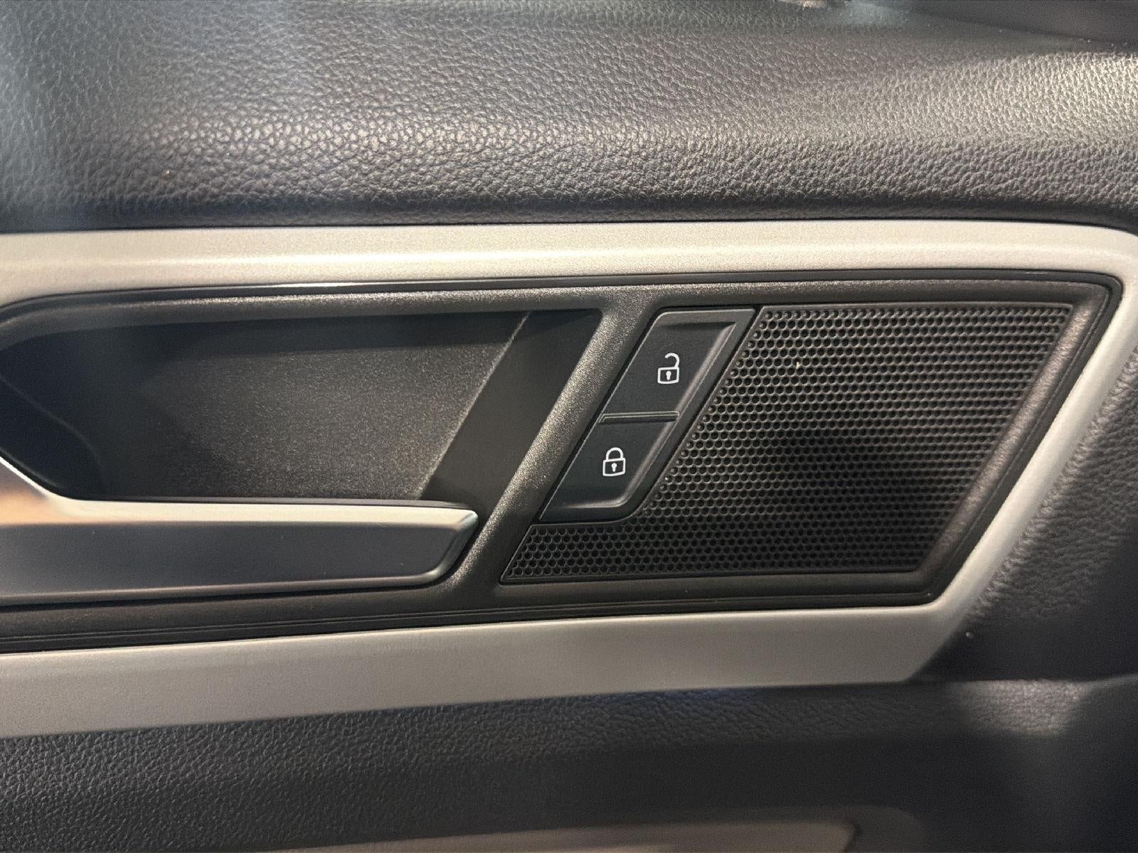 2023 Volkswagen Atlas Cross Sport 2.0T SEL R-Line Black 4MOTION