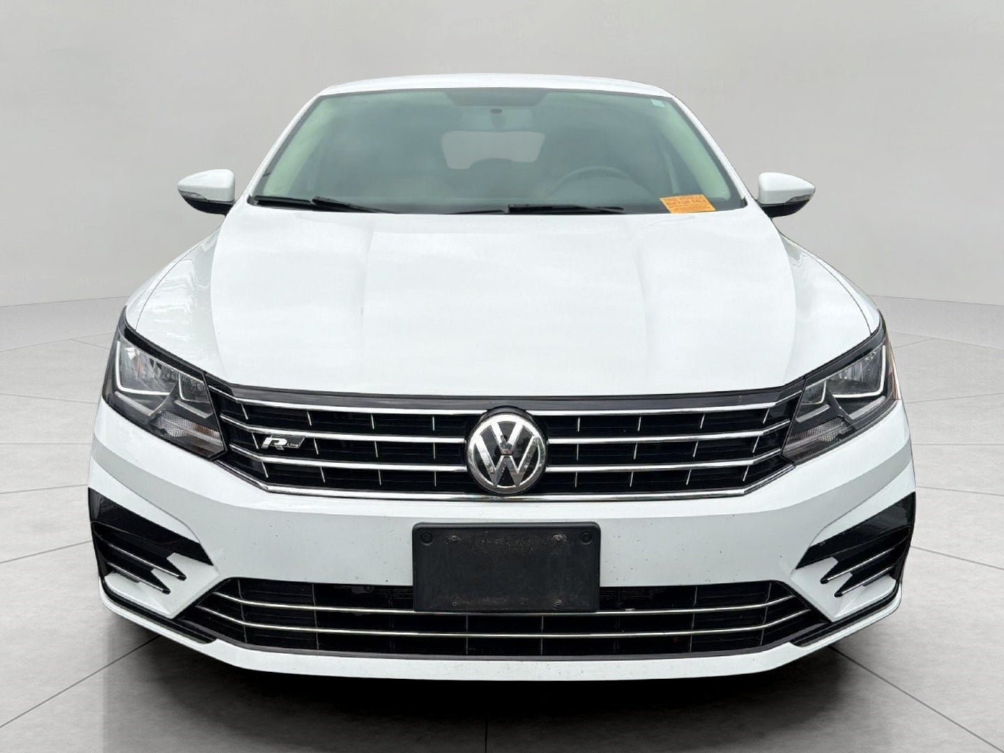 2017 Volkswagen Passat R-Line w/Comfort Pkg Auto
