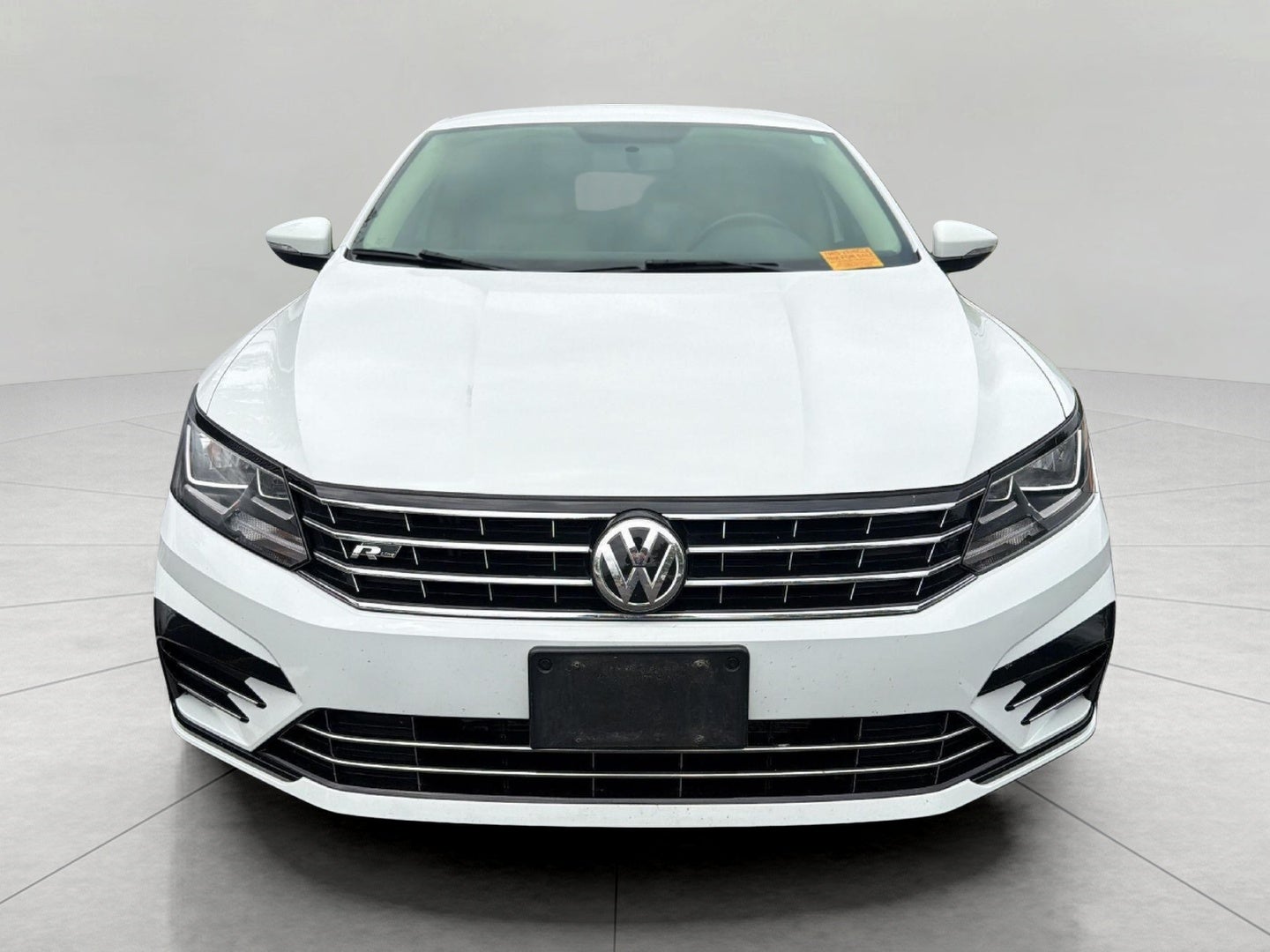 2017 Volkswagen Passat R-Line w/Comfort Pkg Auto