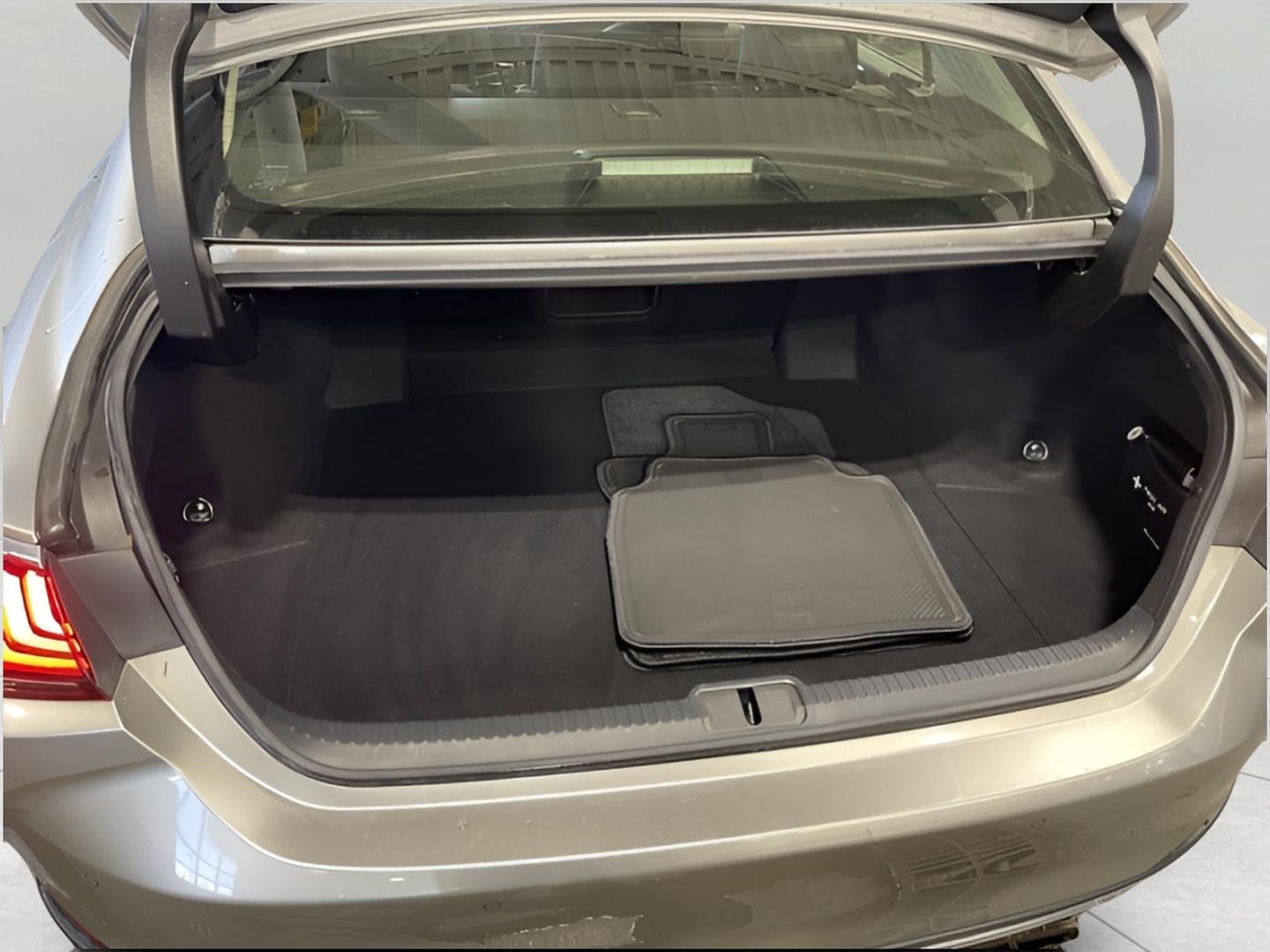 2019 Lexus ES ES 300h Luxury FWD