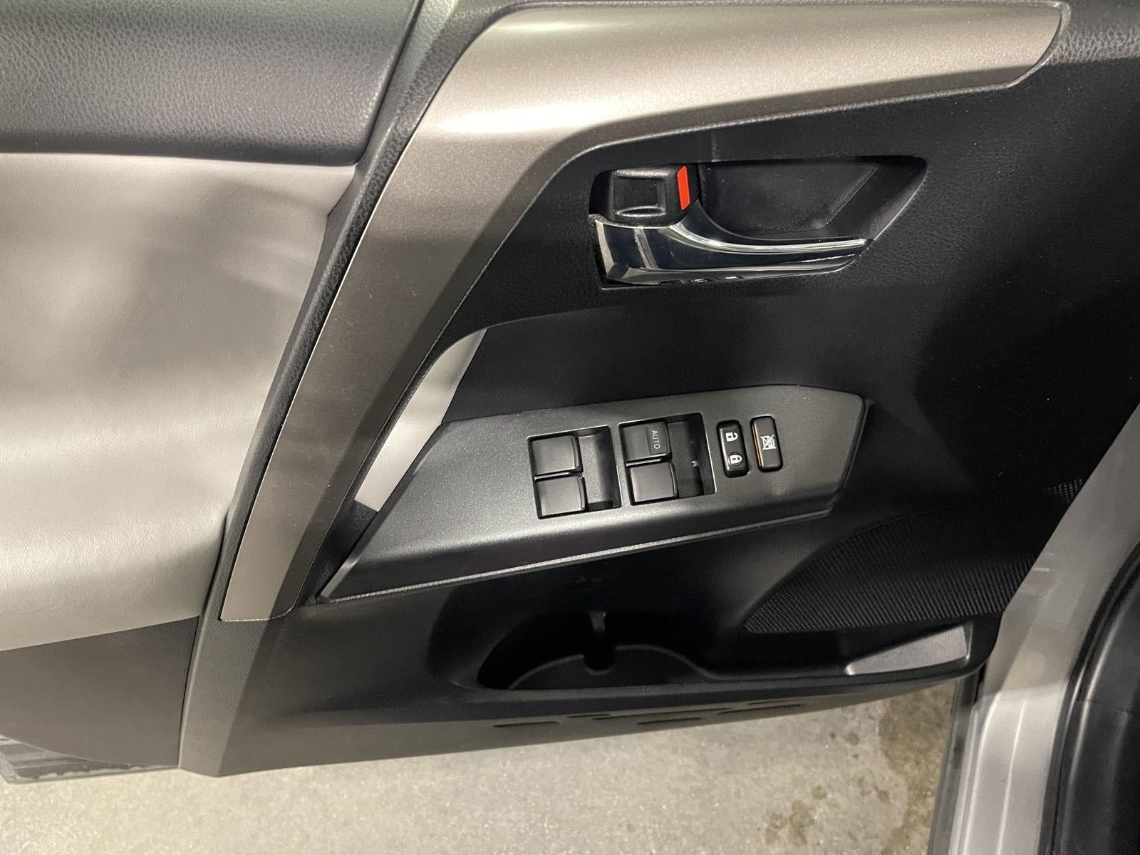 2017 Toyota RAV4 Hybrid XLE AWD