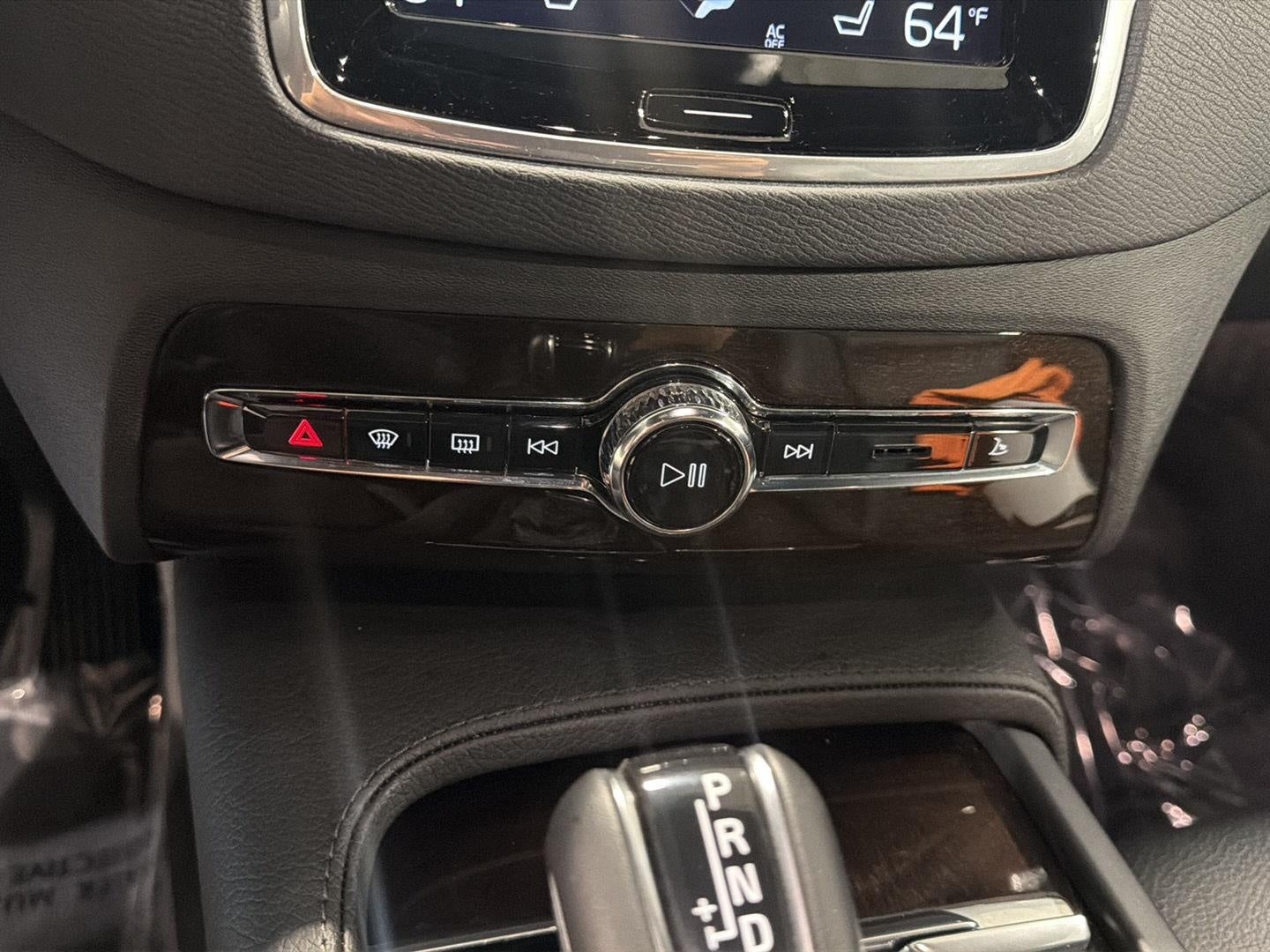 2019 Volvo XC90 T6 AWD Momentum