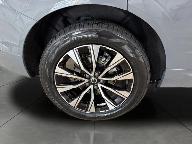 2023 Volvo XC60 B5 AWD Plus Bright Theme