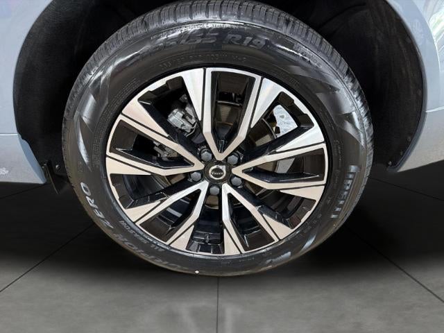 2023 Volvo XC60 B5 AWD Plus Bright Theme