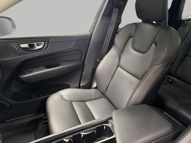 2023 Volvo XC60 B5 AWD Plus Bright Theme