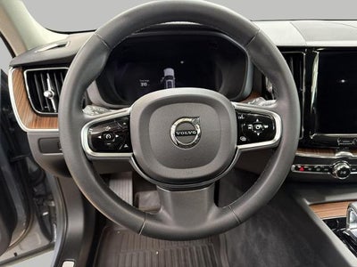 2023 Volvo XC60 B5 AWD Plus Bright Theme