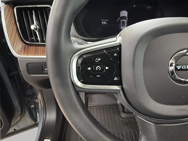 2023 Volvo XC60 B5 AWD Plus Bright Theme
