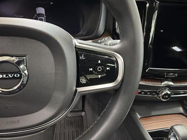 2023 Volvo XC60 B5 AWD Plus Bright Theme
