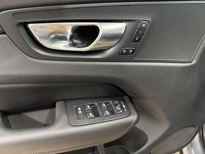 2023 Volvo XC60 B5 AWD Plus Bright Theme