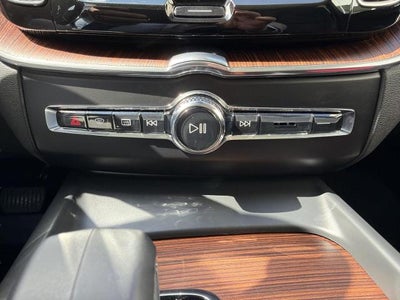2023 Volvo XC60 B5 AWD Plus Bright Theme