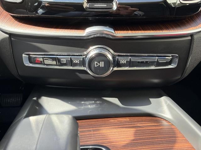 2023 Volvo XC60 B5 AWD Plus Bright Theme