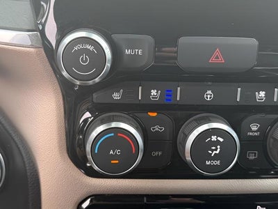 2019 RAM 1500 Laramie 4x4 Crew Cab 5'7 Box