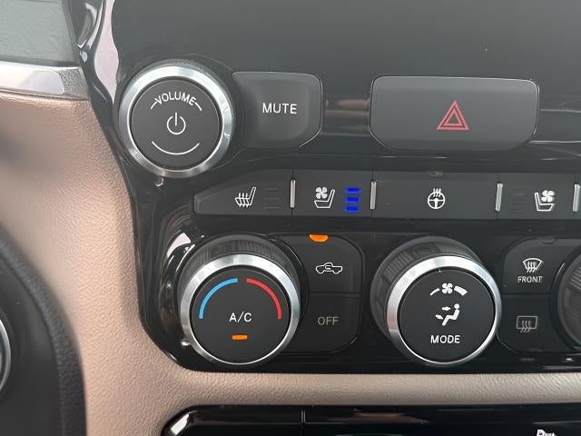 2019 RAM 1500 Laramie 4x4 Crew Cab 5'7 Box
