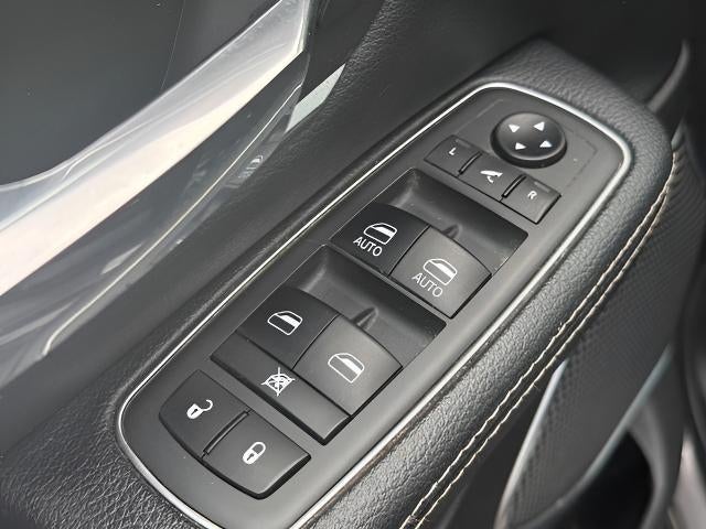 2019 RAM 1500 Laramie 4x4 Crew Cab 5'7 Box