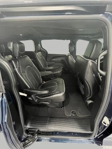 2025 Chrysler Pacifica Limited AWD