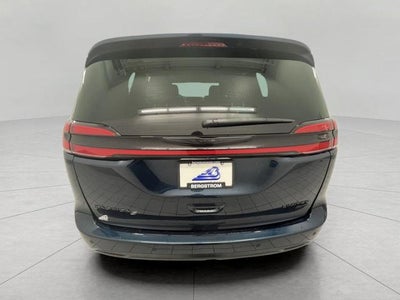 2025 Chrysler Pacifica Limited AWD